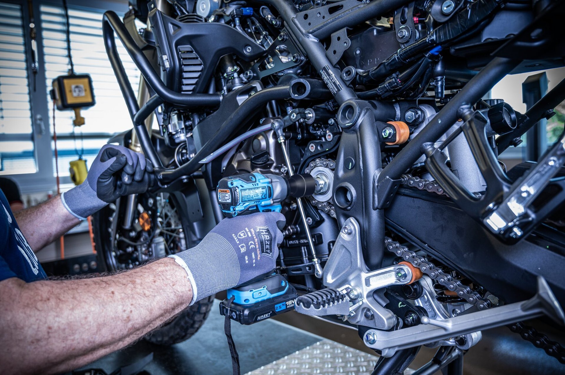HAZET HAZET Mini Akku Schlagschrauber Satz ∙ 18&nbsp;Volt 9212M-1/4 ∙ Lösemoment maximal [Nm]: 270 Nm ∙ 1/2 Zoll (12,5 mm) Vierkant massiv ∙ 4-teilig Produktbild img2 L