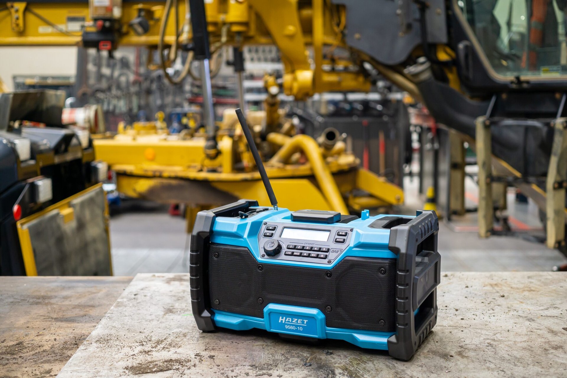 HAZET DAB Radio ∙ Bluetooth ∙ Hybrid 18 und 230 Volt 9580-10 ∙ L x B x H: 369 mm x 212 mm x 201 mm Produktbild img2 L