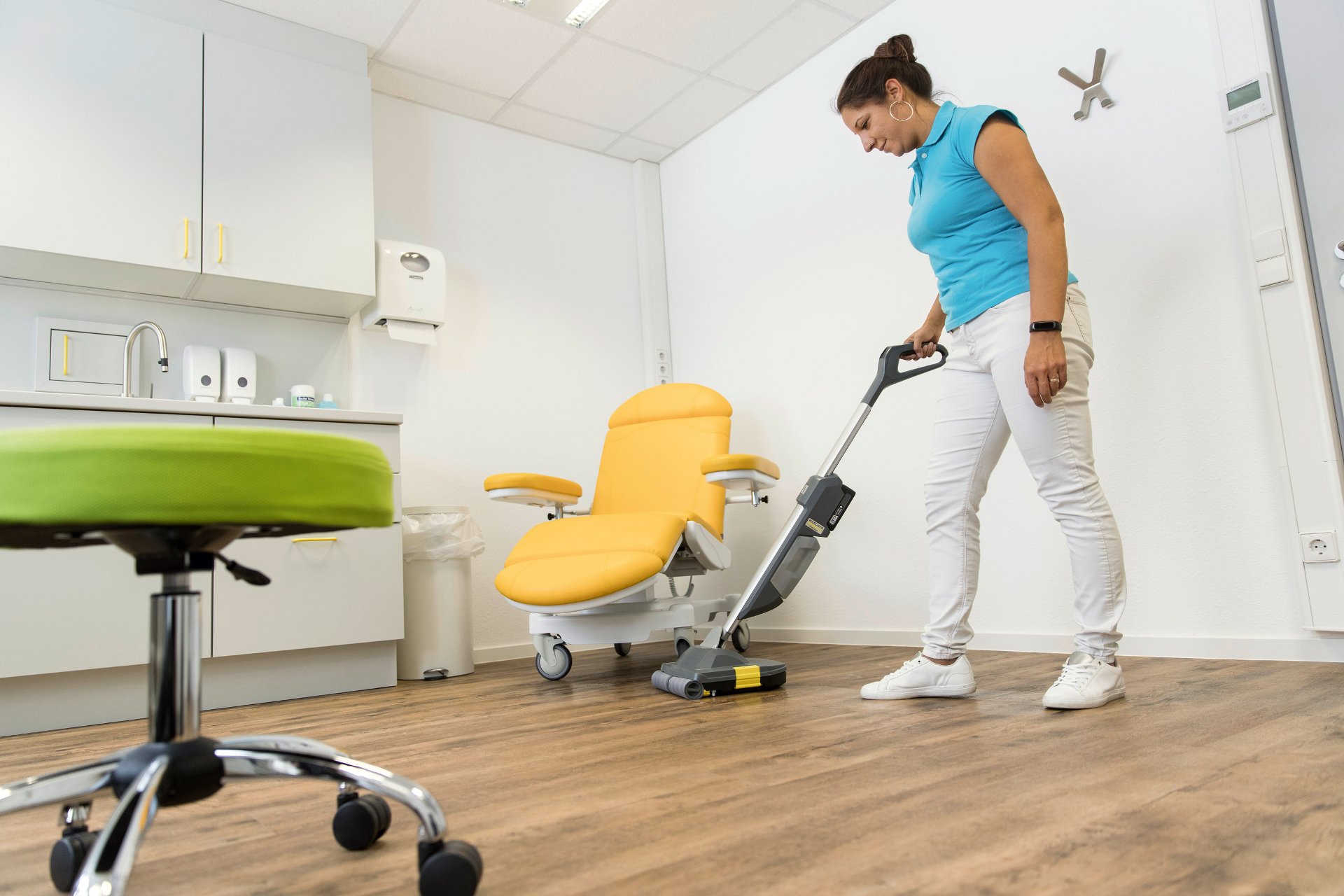 Kärcher Scheuersaugmaschine BR 30/1 C Bp ohne Akku+Ladegeraet Produktbild img5 L