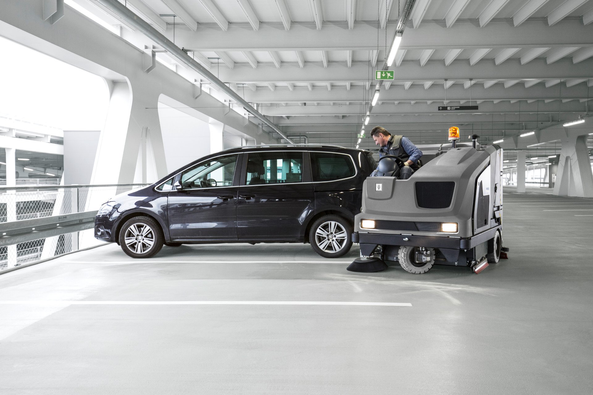 Kärcher Scheuersaugmaschine B 300 R I LGP + Seitenbesen rechts Produktbild img7 L