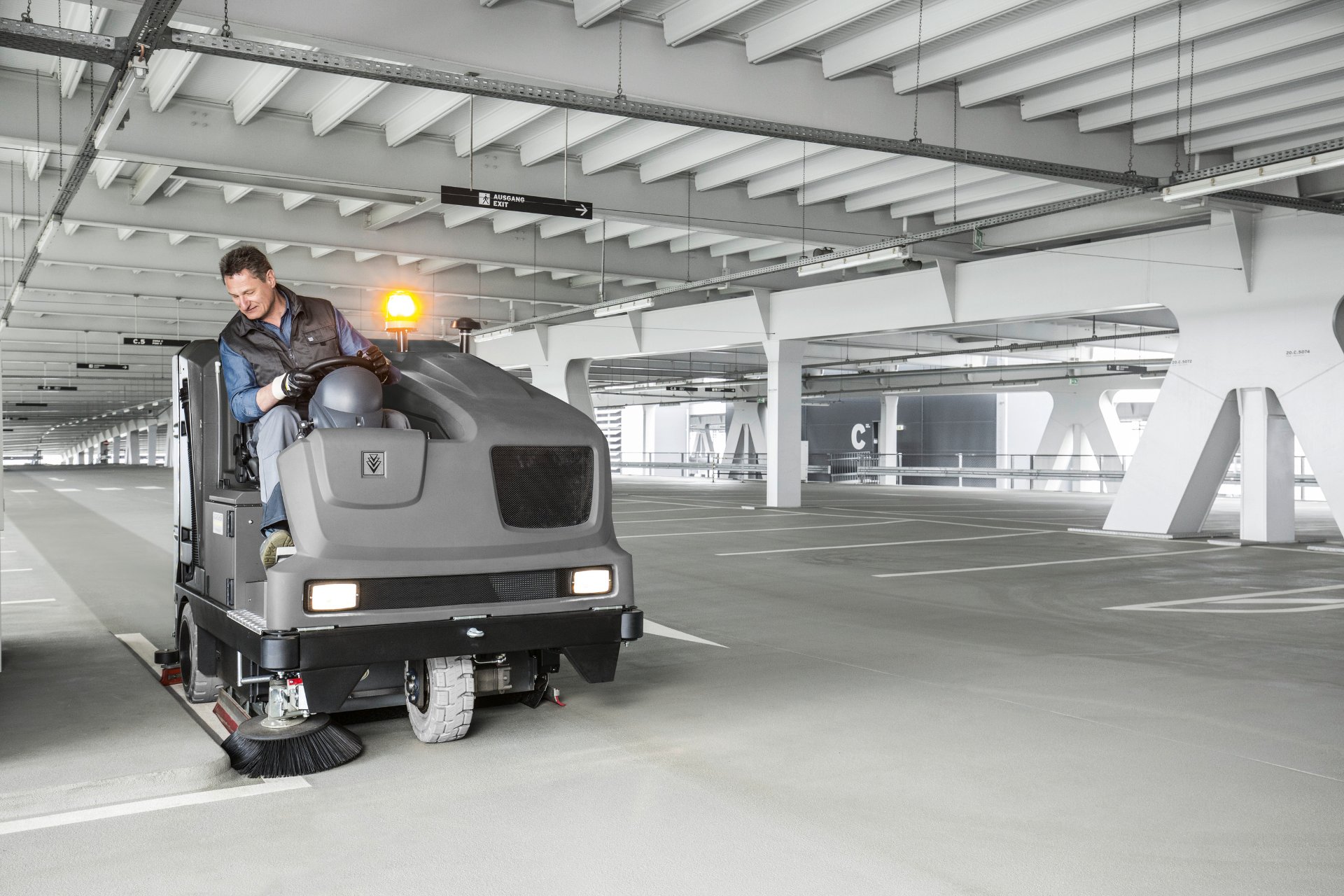 Kärcher Scheuersaugmaschine B 300 R I LGP + Seitenbesen rechts Produktbild img9 L