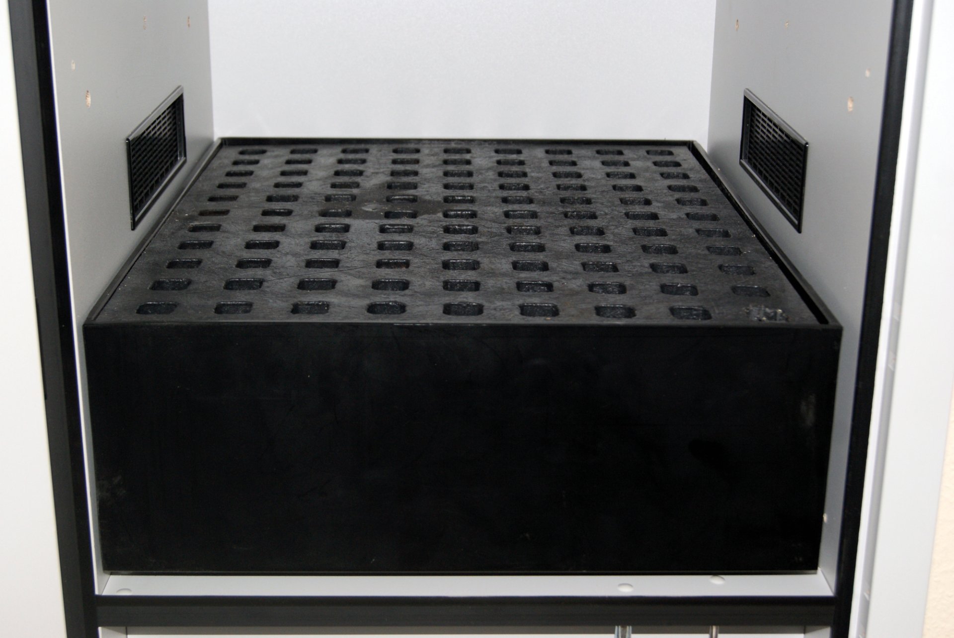 asecos Auffangwanne mit Gitterrost für für Sicherheitsschränke SL, PE, Maße 466x550x320 mm Produktbild img1 L