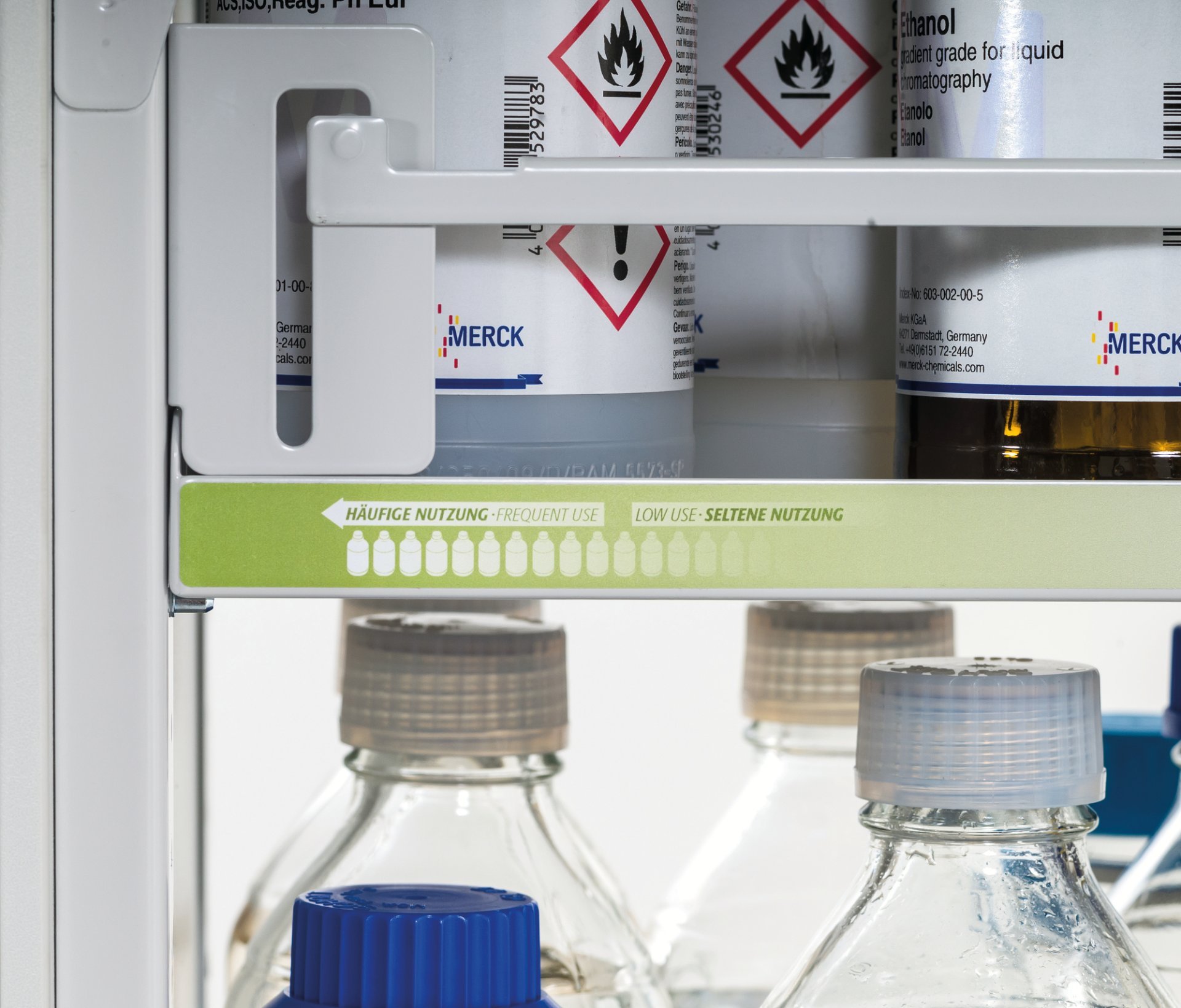 Reling-System Set für 1 Fachboden für für Sicherheitsschränke V90, pulverbeschichtetes Stahlblech Lichtgrau RAL 7035, Maße 40x719x80 mm Produktbild img1 L