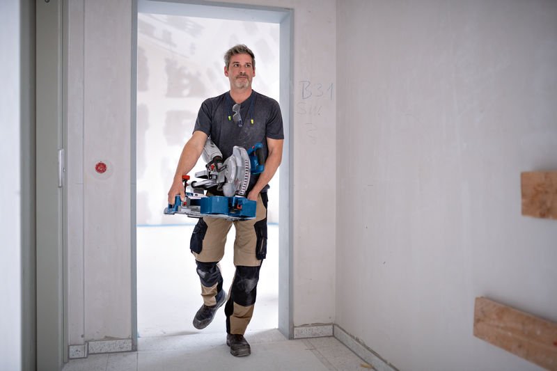 Bosch Akku-Kapp- und Gehrungssäge BITURBO GCM 18V-216 D Produktbild img4 L