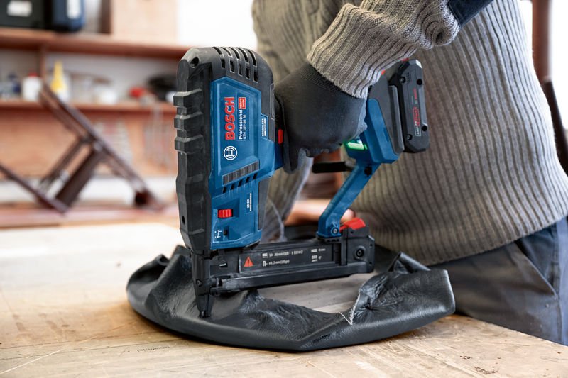 Bosch Akku-Holztacker GTH 18V-38 M Varianten Produktbild img3 L