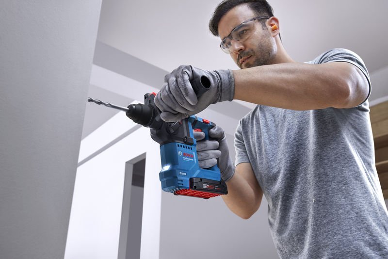 Bosch Combo Kit Set mit 3 18V-Werkzeugen: GSB + GBH + GWS + 2x GBA 4.0Ah + GAL18V-40 Produktbild img22 L