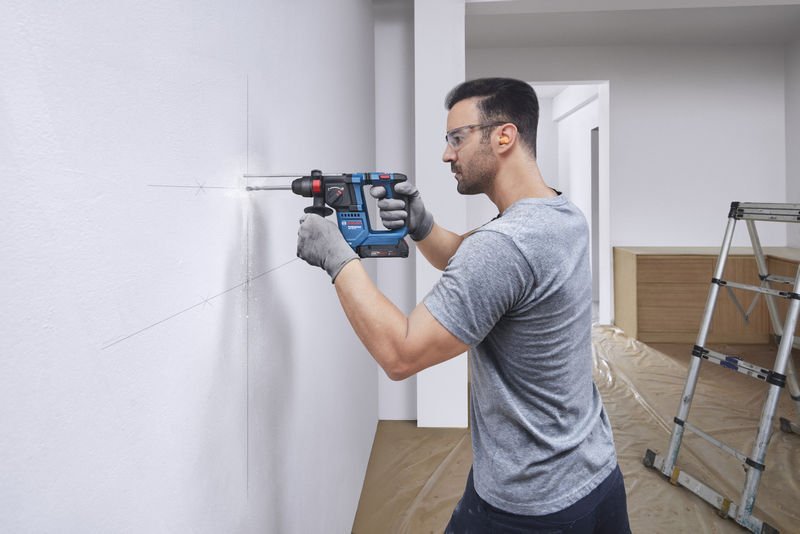 Bosch Combo Kit Set mit 3 18V-Werkzeugen: GSB + GBH + GWS + 2x GBA 4.0Ah + GAL18V-40 Produktbild img15 L