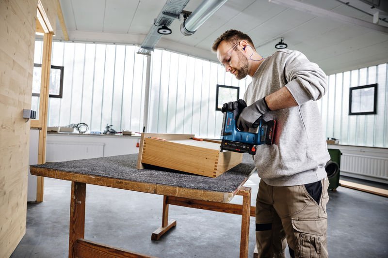 Bosch Akku-Holznagler GNH 18V-35 Varianten Produktbild img3 L