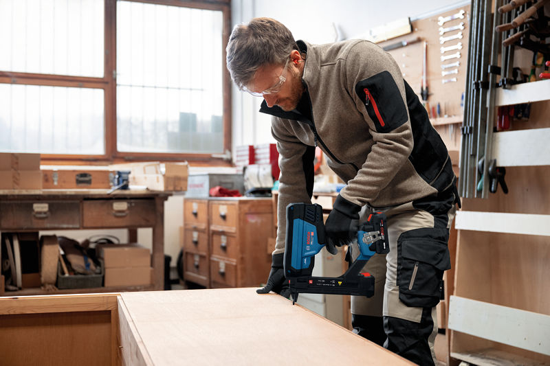 Bosch Akku-Holzklammerer GTH18V-38-2M Varianten Produktbild img7 L