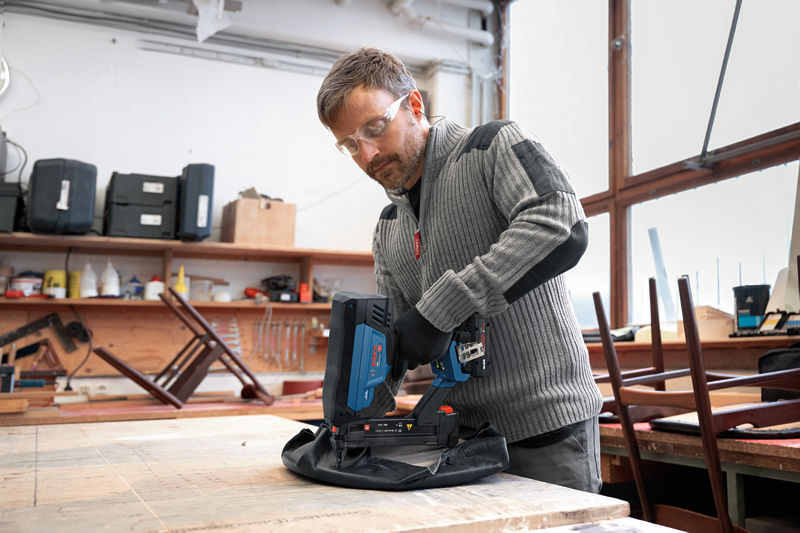 Bosch Akku-Holzklammerer GTH18V-38-2M Varianten Produktbild img5 L