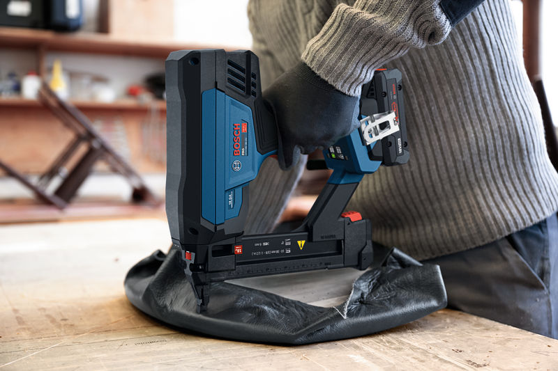 Bosch Akku-Holzklammerer GTH18V-38-2M Varianten Produktbild img6 L