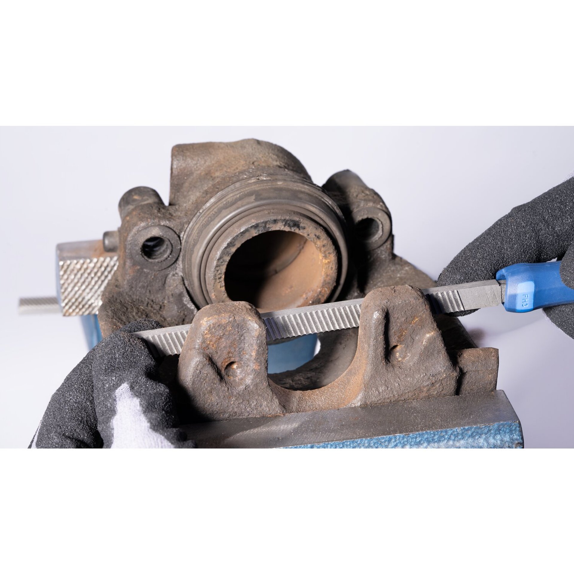 PFERD TOOLS Bremssattelfeile 200 mm x 12,5 mm gefräste Zahnung mit Griff Produktbild img3 L