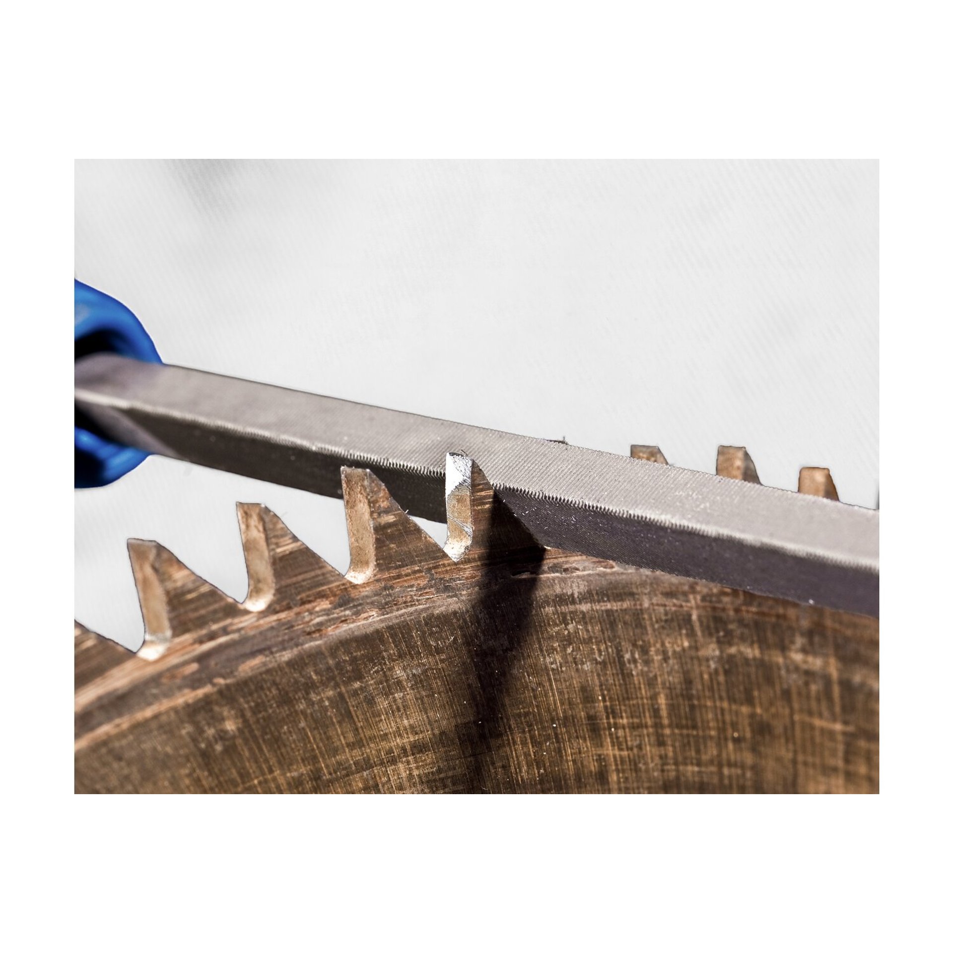 PFERD TOOLS Kreissägefeile Dreikant 200mm Hieb 2 universell zum Schärfen Produktbild img2 L