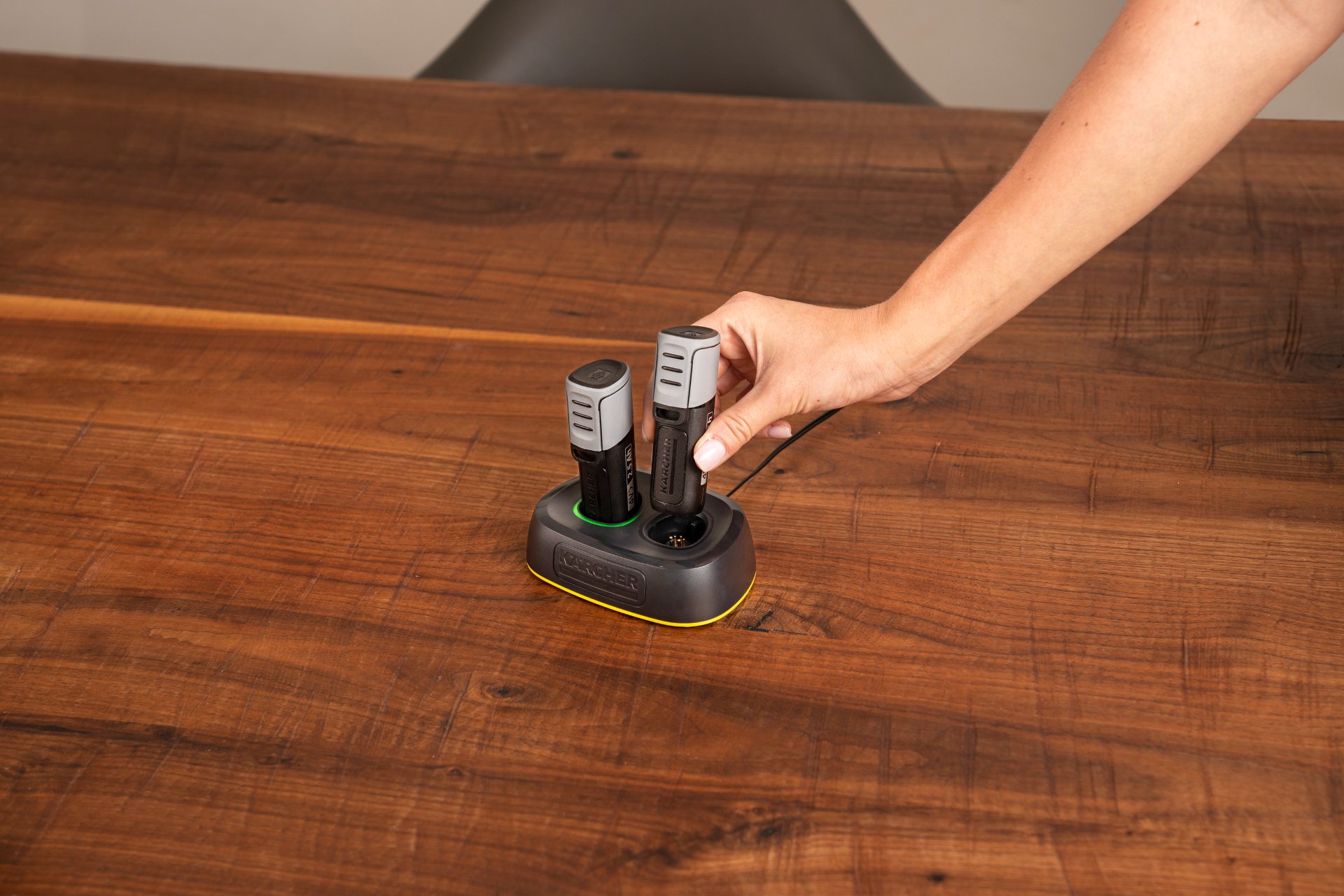 Kärcher Schnellladegeraet Duo Bat Power 4 V *EU Produktbild img4 L