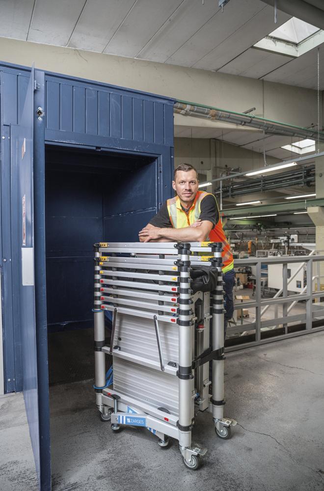 ZARGES Teletower kompakt. Teleskopgerüst Arbeitshöhe 4 m Plattform 1,4 x 0,6 m Produktbild img6 L