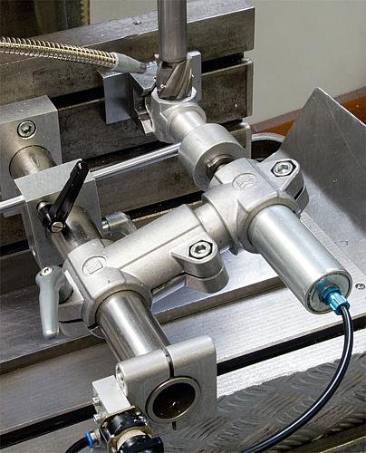 Kipp ROHRVERBINDER T-STÜCK THERMOPLAST, FÜR VIERKANTROHRE, KOMP:STAHL, A=30, B=30 Produktbild img3 L