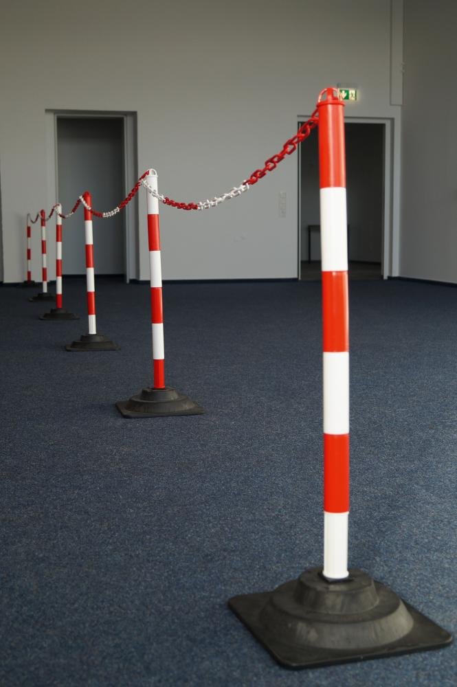 Kettenpfosten-Set EcoMax mit 10 m Absperrkette 3x rot/weiß, 3x weiß/rot,6x Hartgummifuß Produktbild img4 L