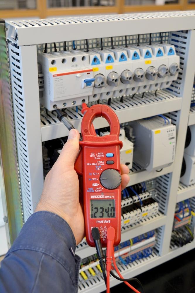 BENNING Stromzangen-Multimeter CM2-1 Produktbild img2 L