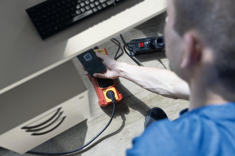 WIHA Gerätetester PAT OneSet mit Werkzeug und Zubehör Koffer Produktbild img9 L