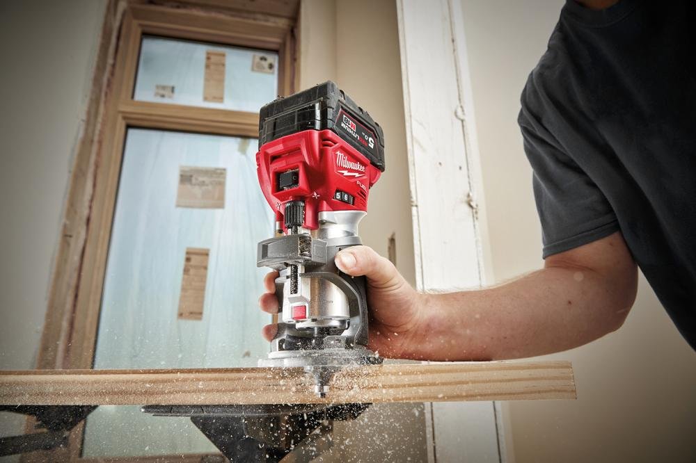 Milwaukee Akku-Kantenfräse solo M18FTR8-0X ohne Akku ohne Ladegerät HD Box Produktbild img4 L