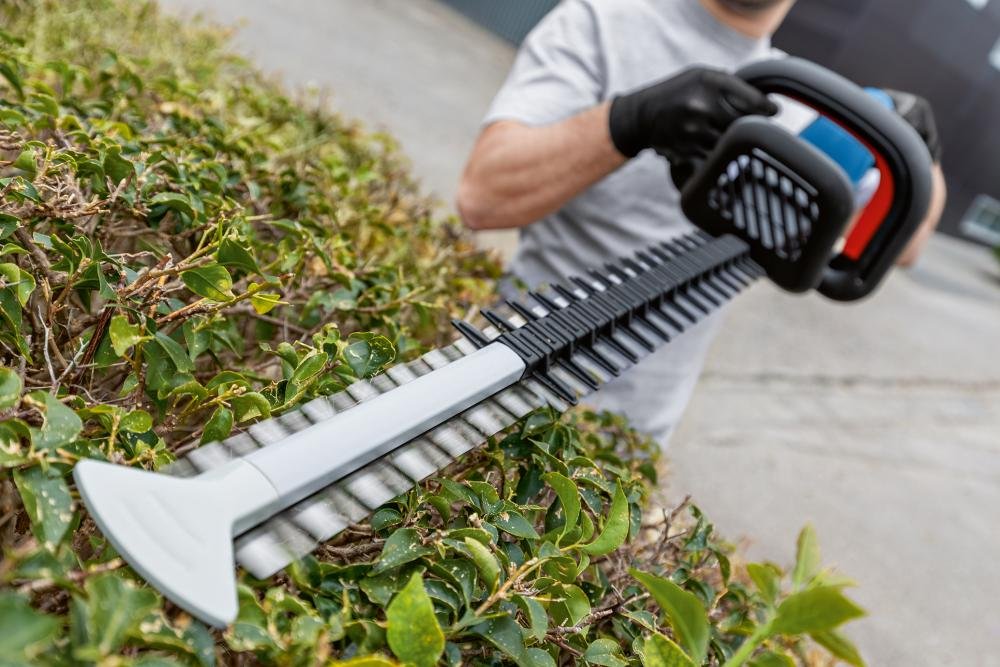 Akku-Heckenschere solo GHE 18V-60 Bosch ohne Akku ohne Ladegerät Karton Produktbild img2 L