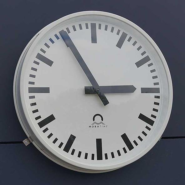 Außen-Funkuhr FLEXLINE Ø 80 cm Zifferblatt Normstrich Produktbild img1 L