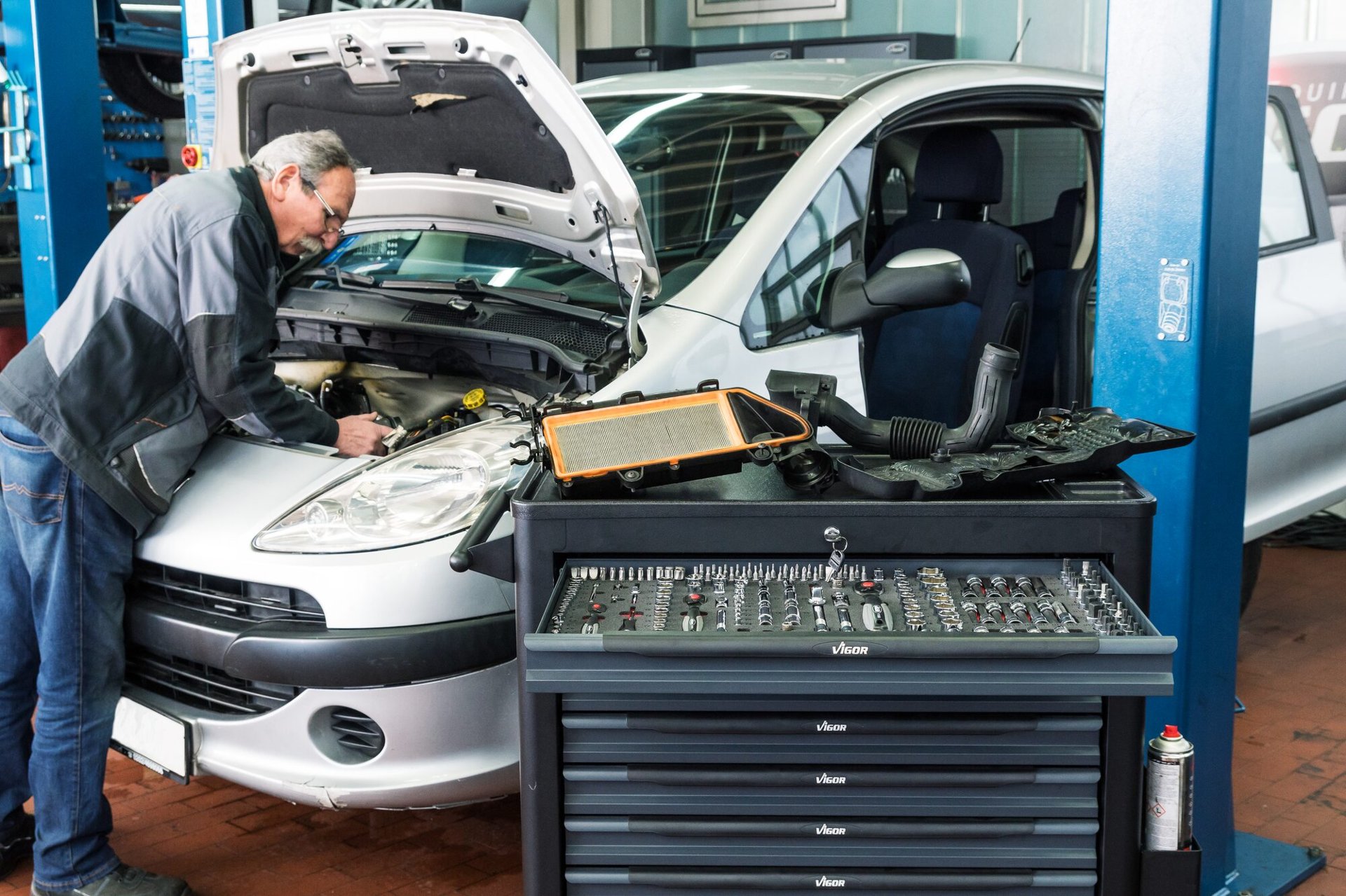 VIGOR Werkstattwagen Series&nbsp;XL ∙ Kunststoff-Arbeitsplatte ∙ mit Sortiment ∙ V5434 ∙ 499-teilig ∙ Anzahl Werkzeuge: 499 Produktbild img3 L