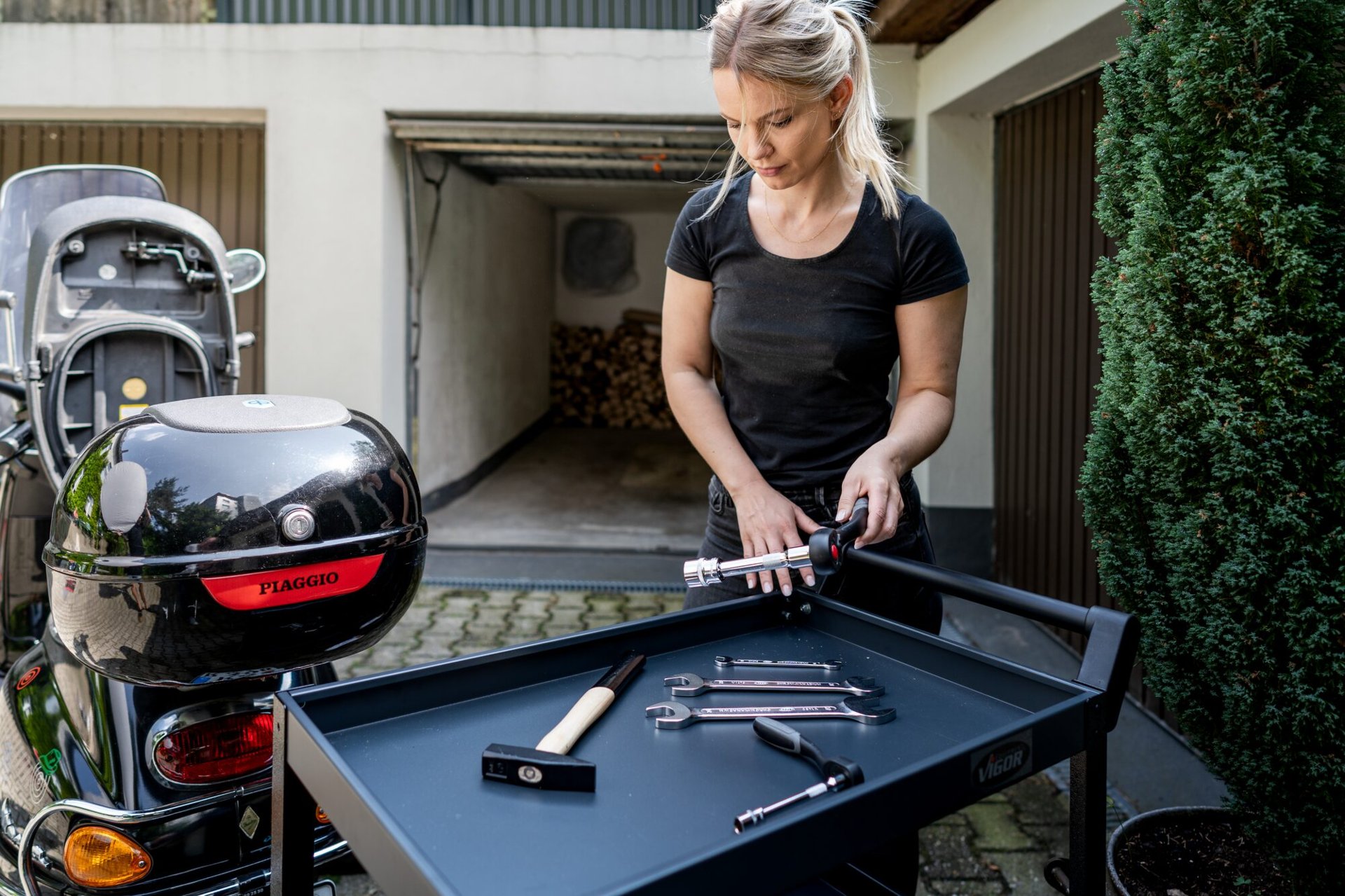 VIGOR Servicewagen ∙ V4758 ∙ L x B x H: 763 mm x 443 mm x 843 mm Produktbild img5 L