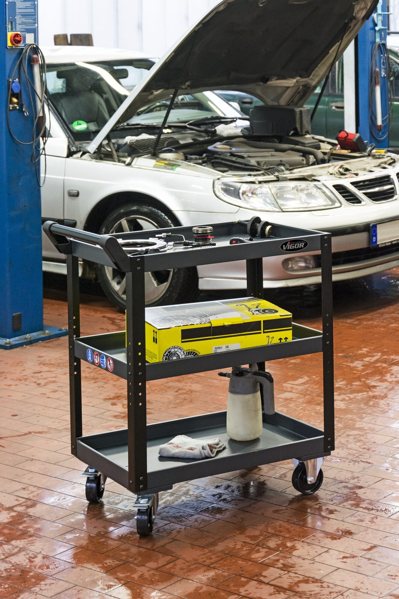 VIGOR Servicewagen ∙ V4758 ∙ L x B x H: 763 mm x 443 mm x 843 mm Produktbild img2 L