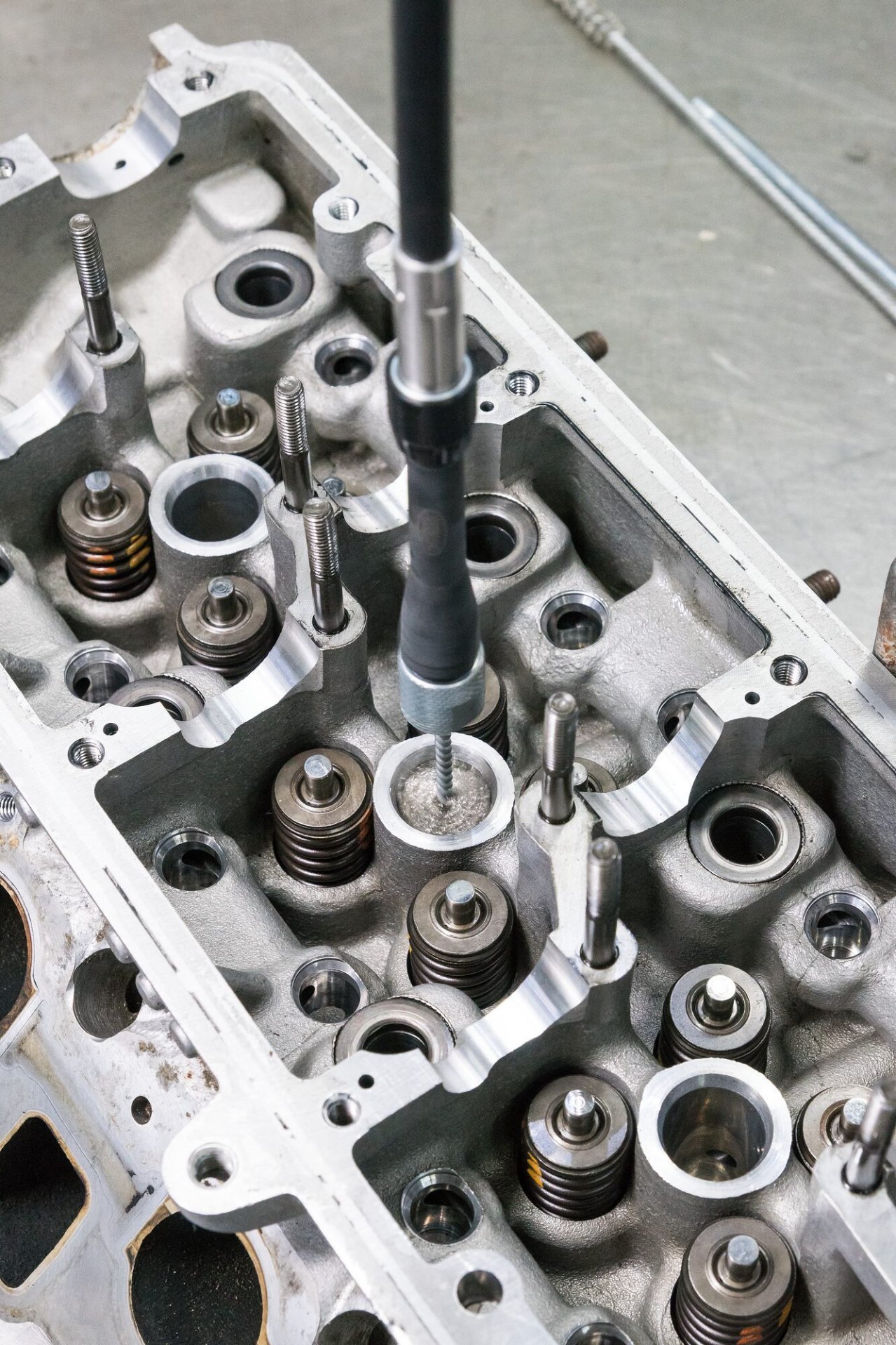 VIGOR Injektorschacht Reinigungs Satz ∙ V4941N ∙ 23-teilig ∙ Anzahl Werkzeuge: 23 Produktbild img2 L