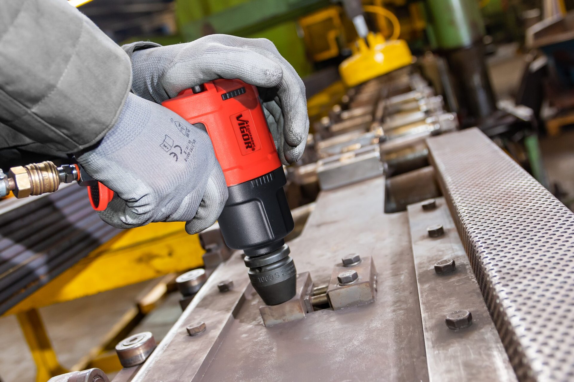 VIGOR Schlagschrauber ∙ V6899N ∙ Lösemoment maximal [Nm]: 2300 Nm ∙ 3/4 Zoll (20 mm) Vierkant massiv ∙ Hochleistungs-Doppelhammer-Schlagwerk Produktbild img2 L