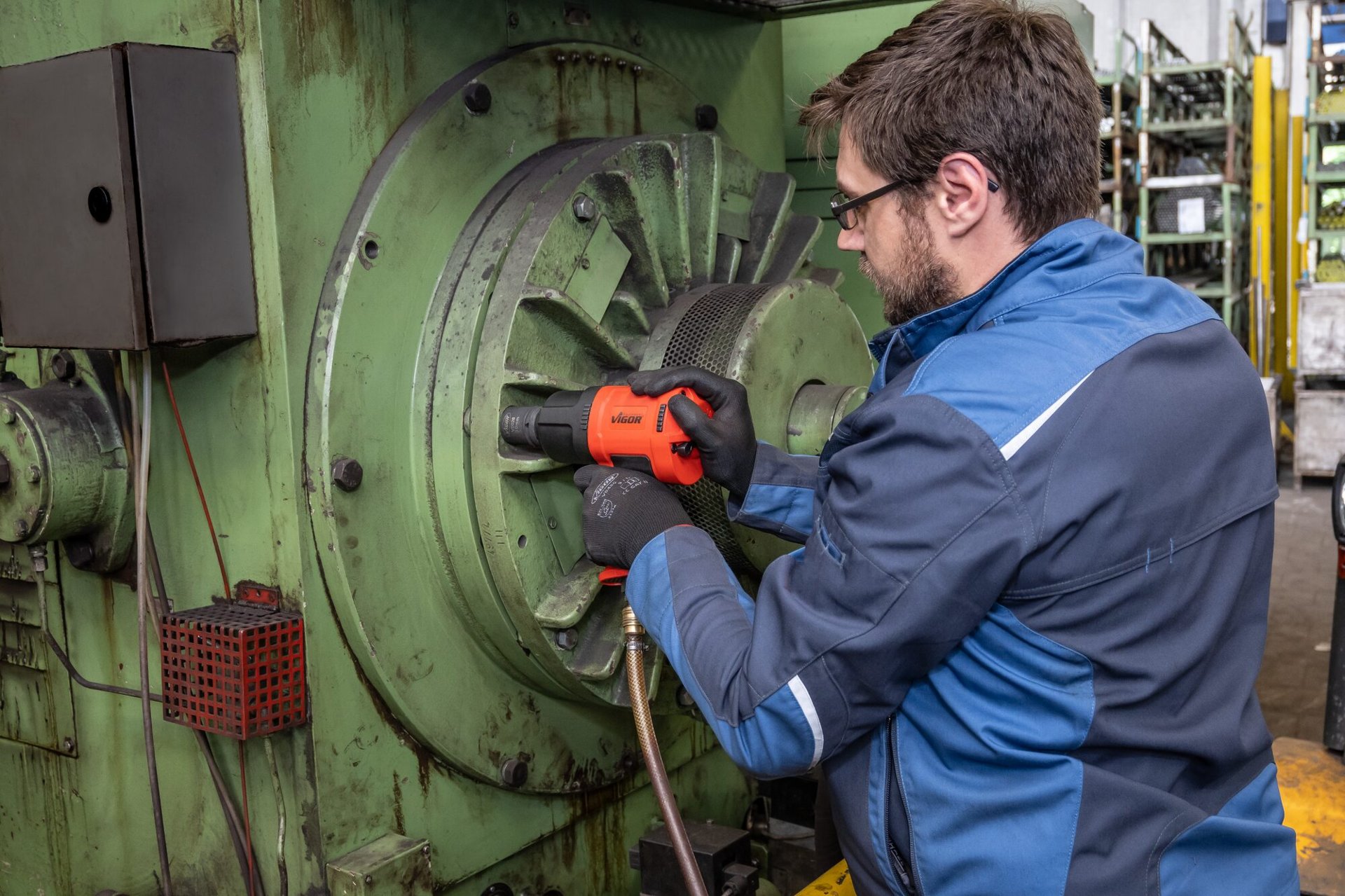 VIGOR Schlagschrauber ∙ V6899N ∙ Lösemoment maximal [Nm]: 2300 Nm ∙ 3/4 Zoll (20 mm) Vierkant massiv ∙ Hochleistungs-Doppelhammer-Schlagwerk Produktbild img3 L