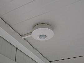 Deckenpräsenzmelder statt Lichtschalter, IP 55, Farbe weiß Erfassungswinkel 360° Produktbild