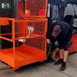 Arbeitskorb für Stapler 2 Personen, Aufnahme breite Seite, reinorange Produktbild img4 S