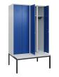 C+P Schwarz-Weiß-Spind Classic PLUS, Bank, 4 Abteile, 2120x1200x815mm, 7035/5010 Produktbild