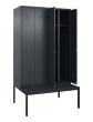 C+P Schwarz-Weiß-Spind Classic PLUS, Bank, 4 Abteile, 2120x1200x815mm, 7016/7016 Produktbild