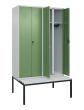 C+P Schwarz-Weiß-Spind Classic PLUS, Bank, 4 Abteile, 2120x1200x815mm, 7035/6011 Produktbild img1 S