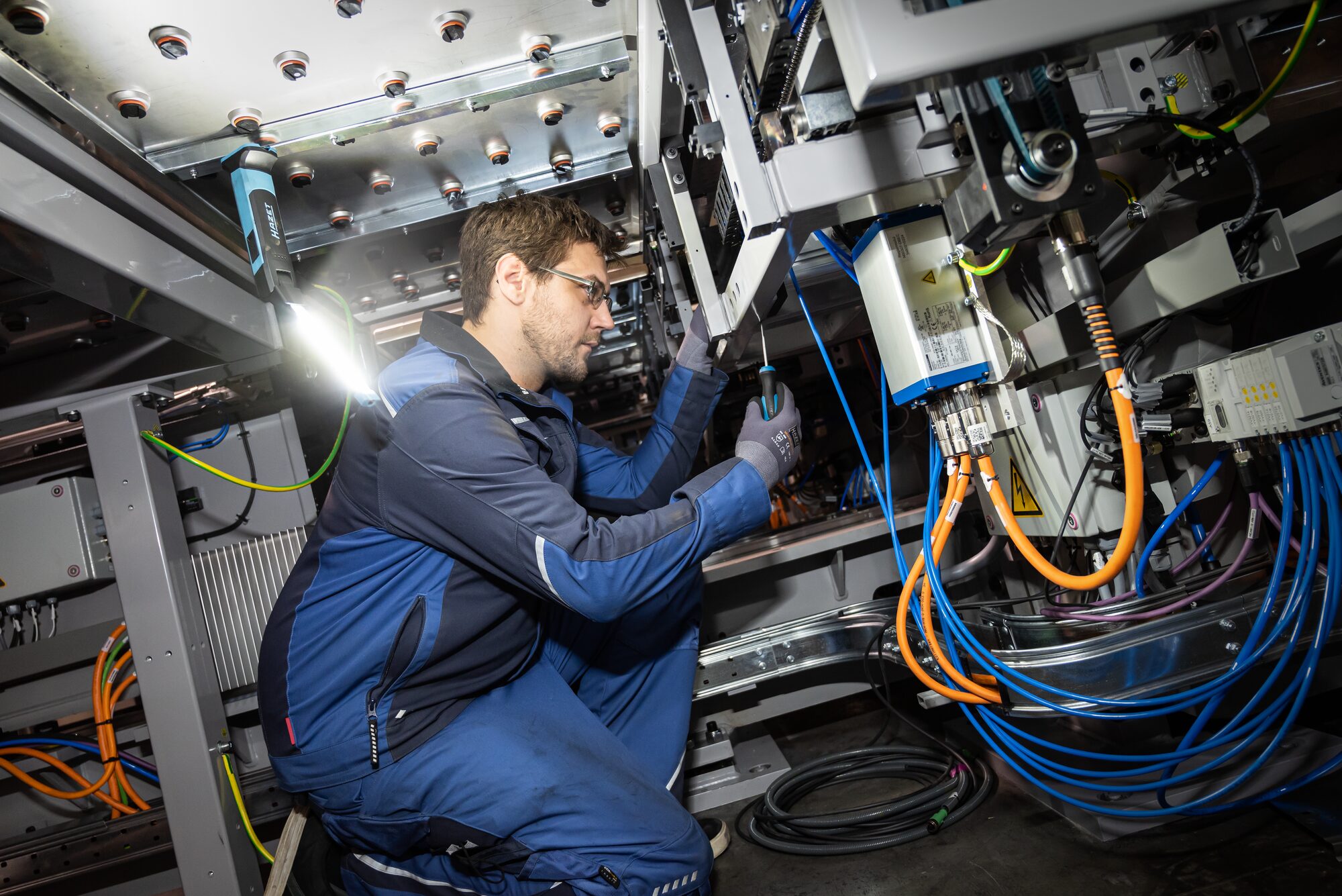 HAZET LED Slim-Light 1979N-92 ∙ L x B x H: 367 mm x 62 mm x 47 mm Produktbild img3 L