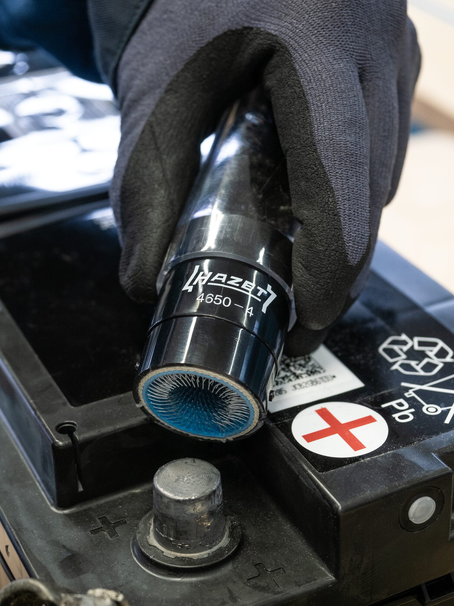 HAZET Pol- und Batterieklemmen-Reinigungsbürste 4650-4 ∙ Länge: 120 mm Produktbild img5 L