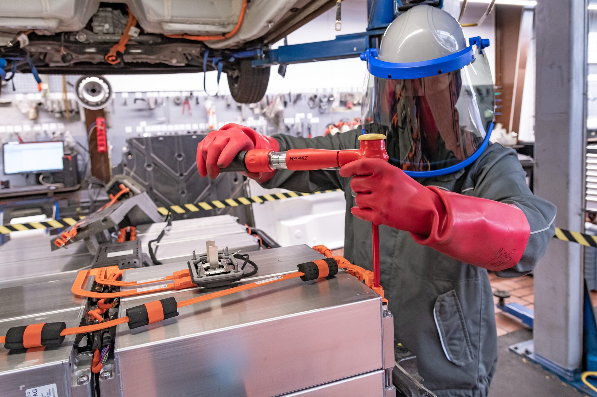 HAZET Drehmomentschlüssel ∙ schutzisoliert 5109KV ∙ Drehmomentbereich min-max: 5 – 25 Nm ∙ Genauigkeit: 4% ∙ 3/8 Zoll (10 mm) Vierkant massiv ∙ Länge: 305 mm Produktbild img2 L