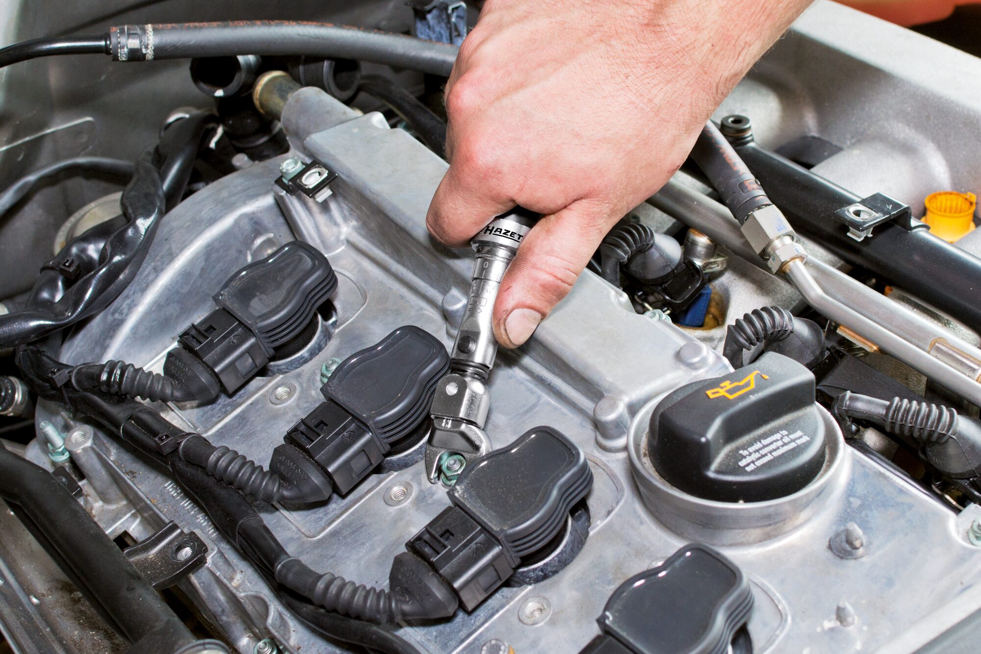 HAZET Drehmomentschlüssel mit DAkkS-Kalibrierschein 6281-2CTCAL ∙ Drehmomentbereich min-max: 5 – 13 Nm ∙ Genauigkeit: 4% ∙ 9 x 12 mm Einsteck-Vierkant hohl ∙ Länge: 125,4 mm Produktbild img3 L