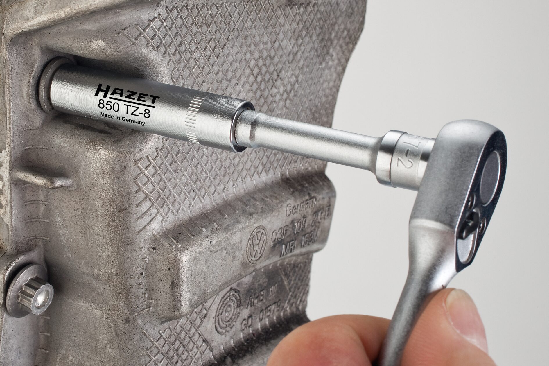 HAZET Kettenkastenverkleidungs-Einsatz 850TZ-8 ∙ 1/4 Zoll (6,3 mm) Vierkant hohl ∙ Außen Doppelsechskant-Tractionsprofil ∙ SW 8 mm Produktbild img2 L