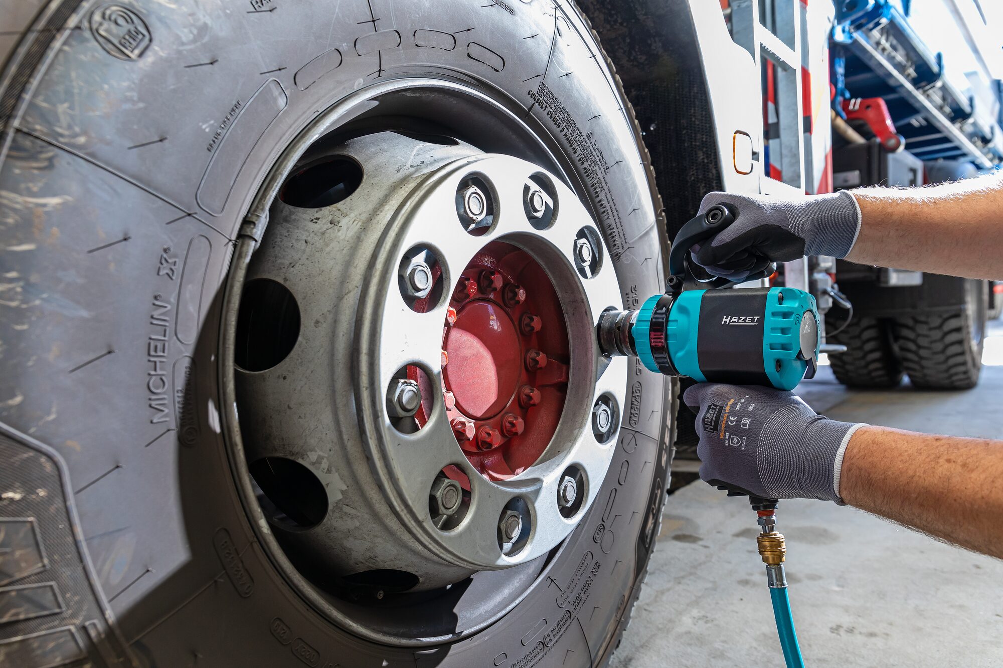 HAZET Twin Turbo Schlagschrauber 9014TT ∙ Lösemoment maximal [Nm]: 4100 Nm ∙ 1 Zoll (25 mm) Vierkant massiv ∙ Hochleistungs-Doppelhammer-Schlagwerk Produktbild img2 L