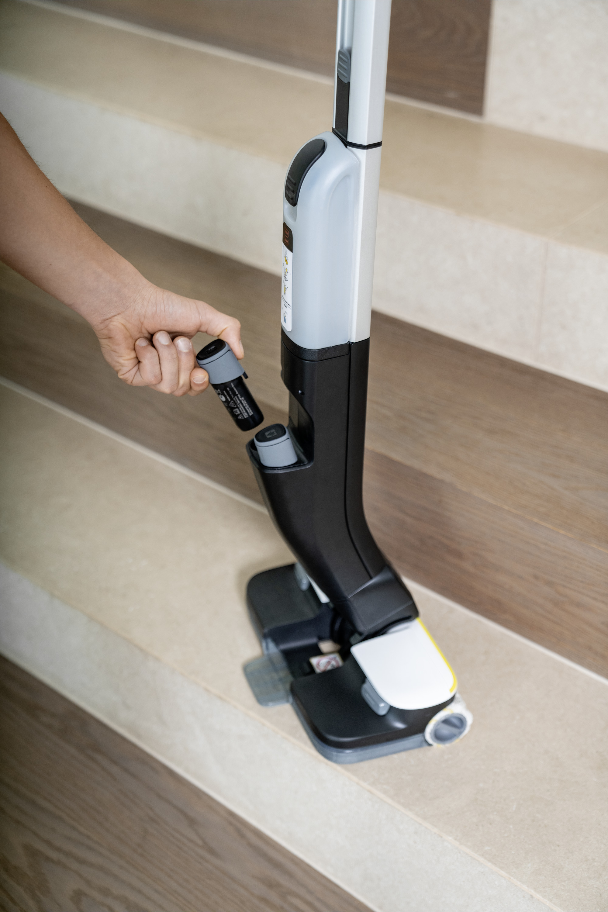 Kärcher Hartbodenreiniger FC 4-4 Battery Set 4B Duo Produktbild img2 L