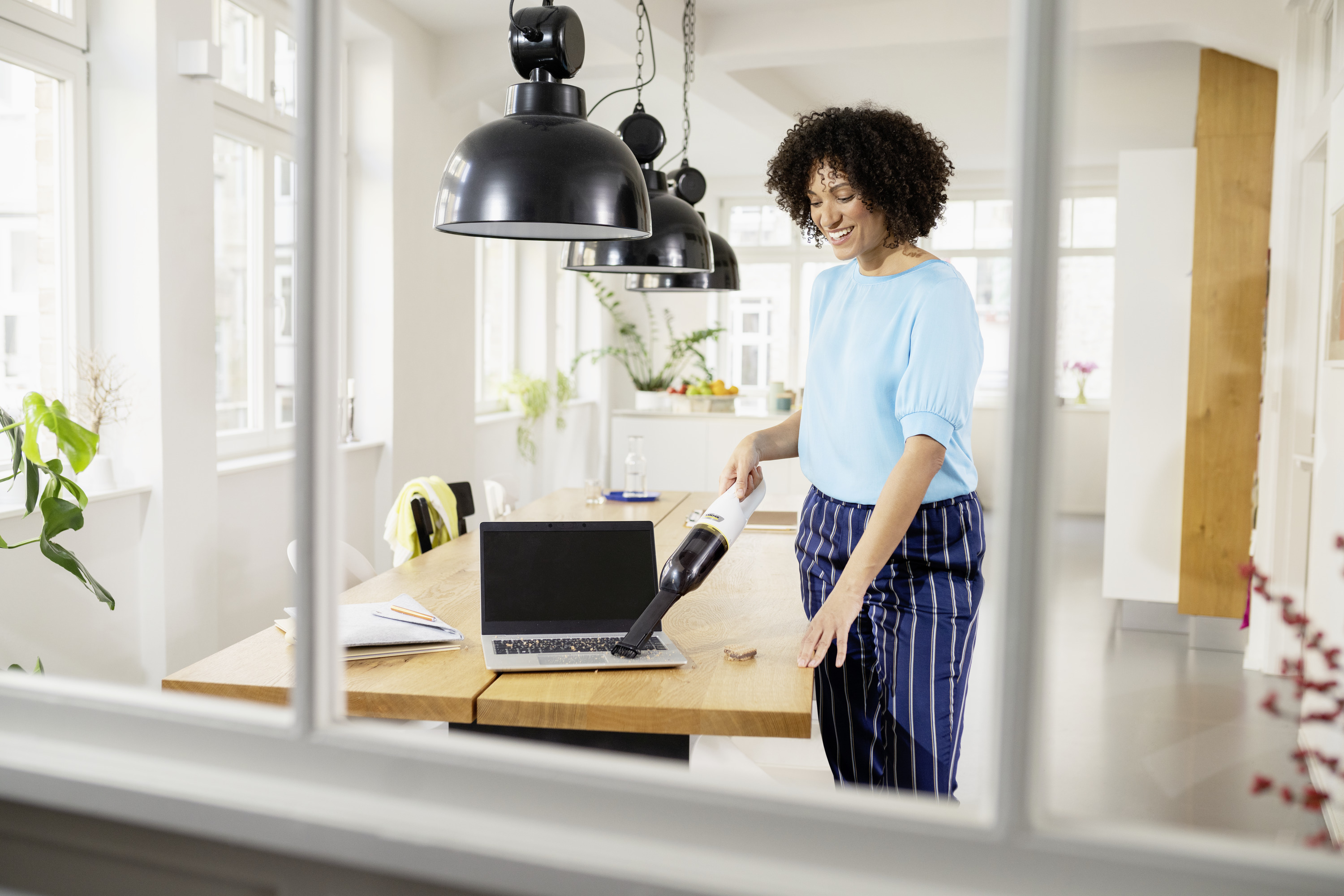 Kärcher Akku-Handstaubsauger CVH 2 Produktbild img4 L