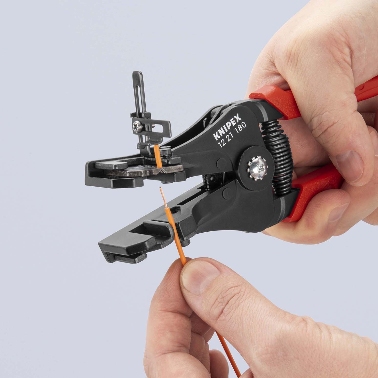 KNIPEX 12 21 180 Abisolierzange mit Formmessern 180 mm schwarz lackiert mit Kunststoff-Griffhüllen Produktbild img6 L