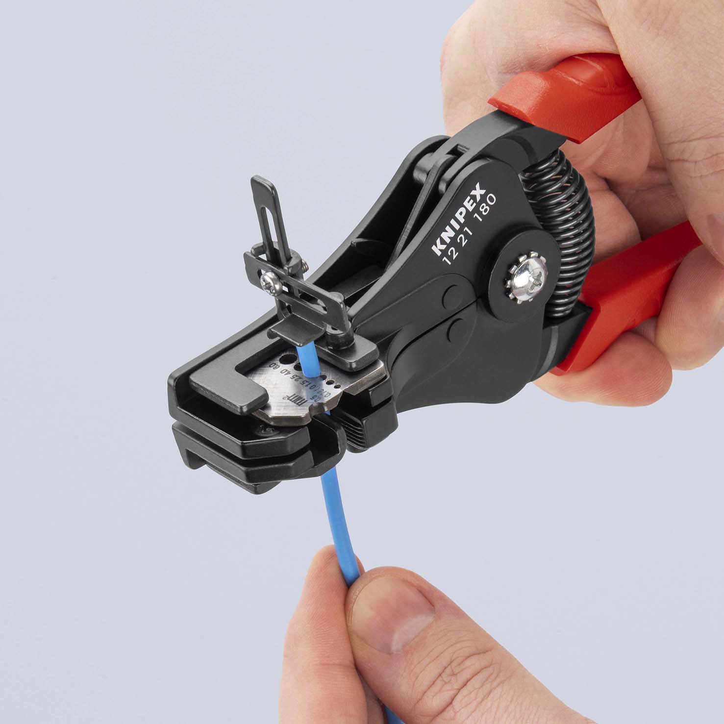 KNIPEX 12 21 180 Abisolierzange mit Formmessern 180 mm schwarz lackiert mit Kunststoff-Griffhüllen Produktbild img7 L