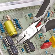 KNIPEX 77 02 120 H ESD Elektronik-Seitenschneider mit eingesetzter Hartmetallschneide ESD 120 mm mit Mehrkomponenten-Hüllen spiegelpoliert Produktbild img3 L