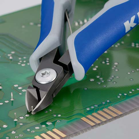 KNIPEX 79 22 120 Präzisions-Elektronik-Seitenschneider 120 mm brüniert mit Mehrkomponenten-Hüllen poliert Produktbild img3 L