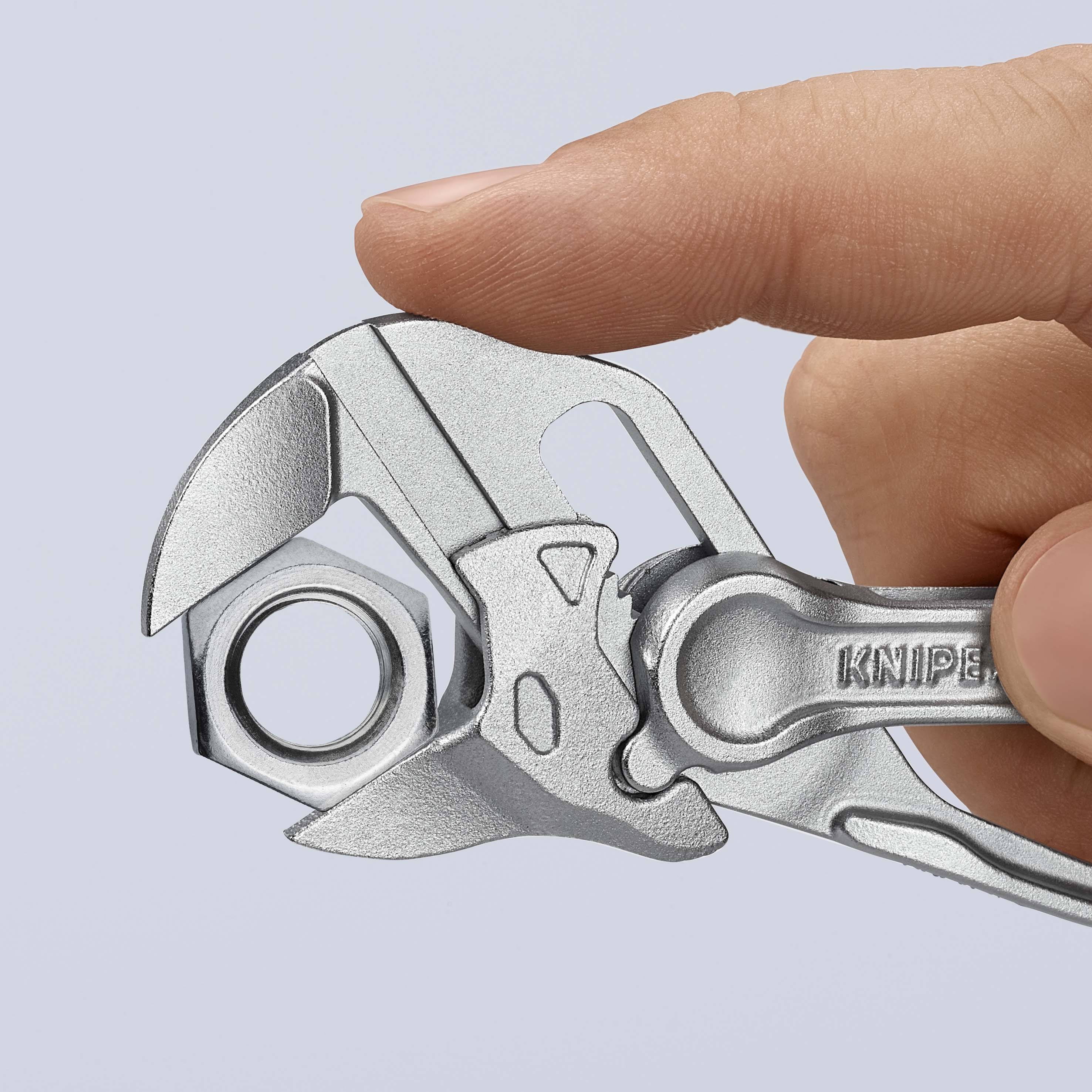 KNIPEX 86 04 100 BK Zangenschlüssel XS Zange und Schraubenschlüssel in einem Werkzeug 100 mm verchromt aufgeprägte, raue Oberfläche Produktbild img13 L